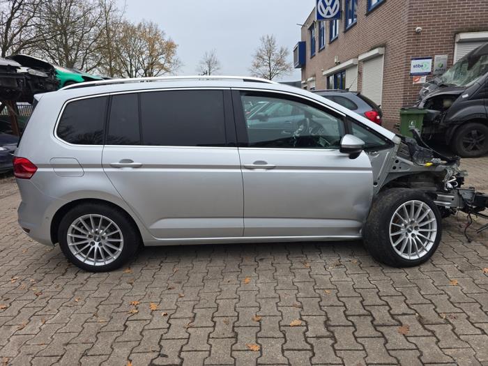 Volkswagen Touran 2.0 TDI 190 Samochód złomowany (2018, Srebrny)