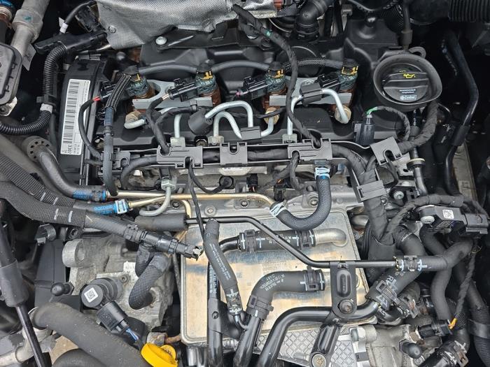 Volkswagen Touran 2.0 TDI 190 Samochód złomowany (2018, Srebrny)