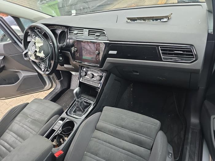 Volkswagen Touran 2.0 TDI 190 Samochód złomowany (2018, Srebrny)