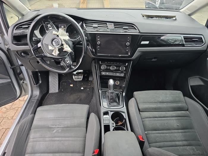 Volkswagen Touran 2.0 TDI 190 Samochód złomowany (2018, Srebrny)