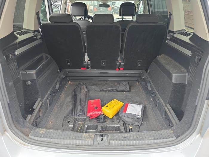 Volkswagen Touran 2.0 TDI 190 Samochód złomowany (2018, Srebrny)