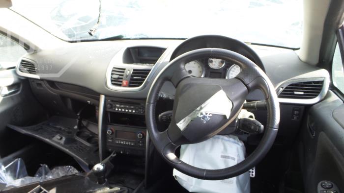 Peugeot 207 CC 1.6 16V Skrotfordon (2012, ZWART)