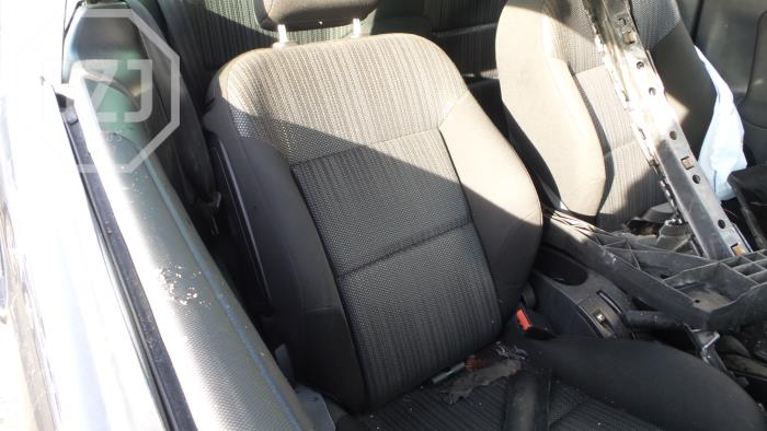 Peugeot 207 CC 1.6 16V Skrotfordon (2012, ZWART)