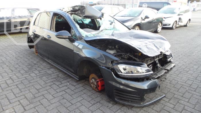 Volkswagen Golf Skrotfordon (2015, GRIJS)