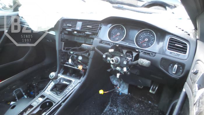 Volkswagen Golf Skrotfordon (2015, GRIJS)