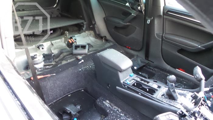 Volkswagen Golf Skrotfordon (2015, GRIJS)