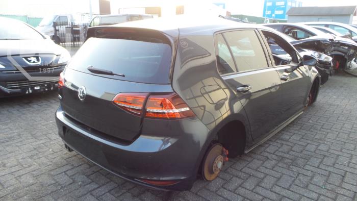 Volkswagen Golf Skrotfordon (2015, GRIJS)