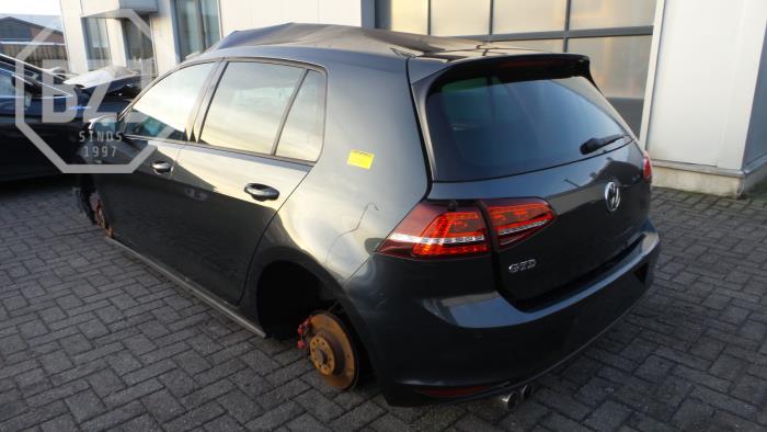 Volkswagen Golf Skrotfordon (2015, GRIJS)