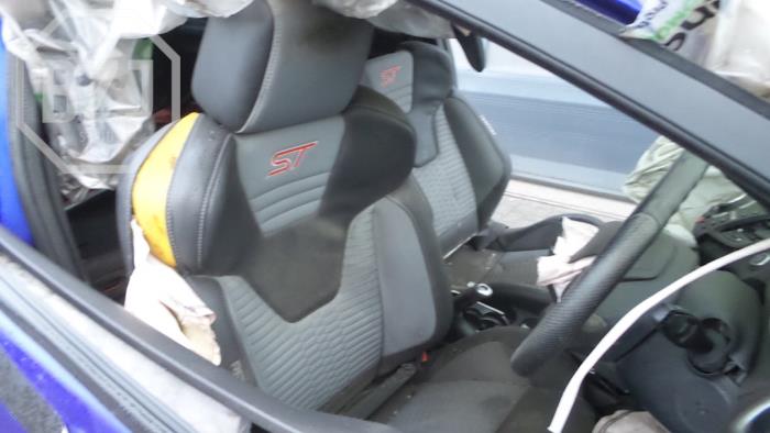 Ford Fiesta 6 1.6 SCTi ST 16V Samochód złomowany (2015, Niebieski)