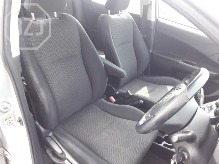 Toyota Verso S 1.33 16V Dual VVT-I Sloopvoertuig (2012, Metallic, Zilver)