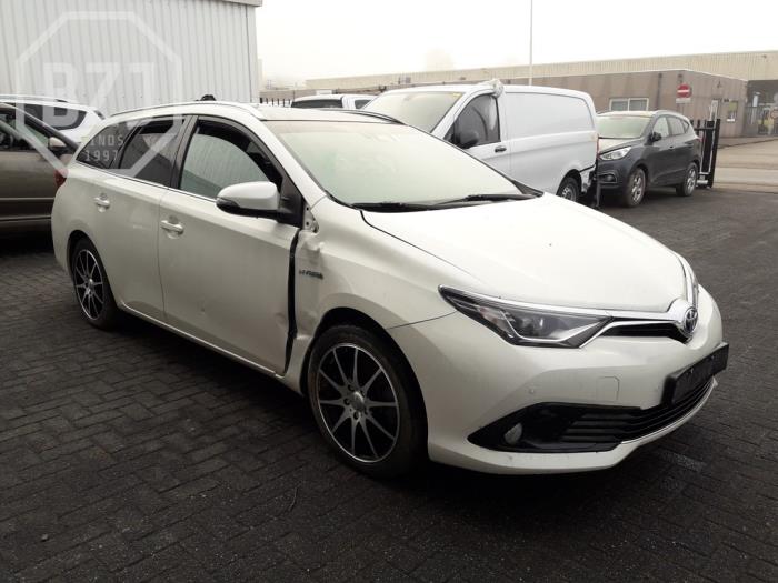 Toyota Auris Touring Sports 1.8 16V Hybrid Skrotfordon (2019, WIT)