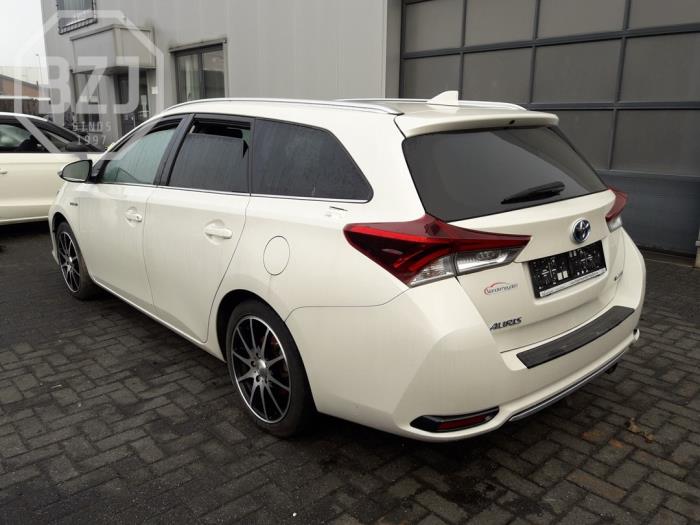 Toyota Auris Touring Sports 1.8 16V Hybrid Skrotfordon (2019, WIT)