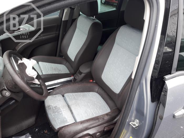 Opel Meriva 1.7 CDTI 16V Skrotfordon (2013, METALLIC GRIJS)