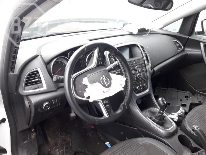 Opel Astra J Sports Tourer 1.6 CDTI 16V Skrotfordon (2015, WIT)