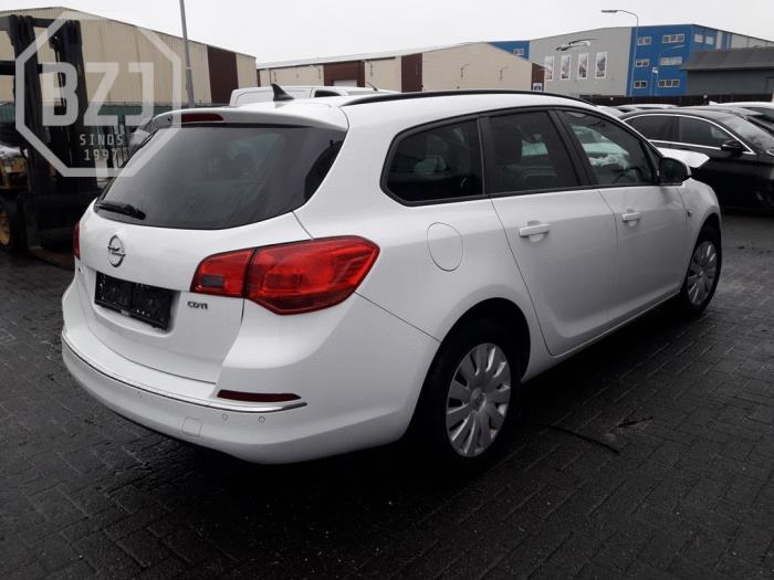 Opel Astra J Sports Tourer 1.6 CDTI 16V Skrotfordon (2015, WIT)