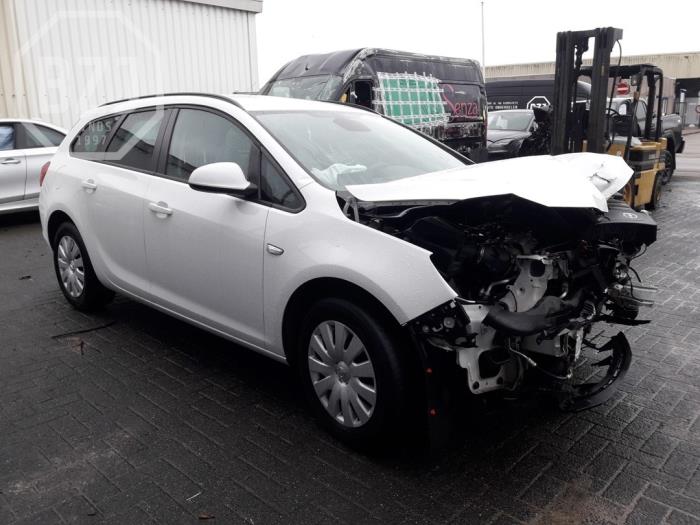 Opel Astra J Sports Tourer 1.6 CDTI 16V Skrotfordon (2015, WIT)