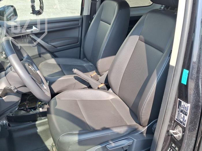 Volkswagen Caddy Combi IV 2.0 TDI 102 Sloopvoertuig (2019, Metallic, Zwart)