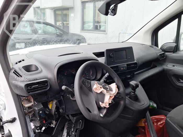 Opel Combo Cargo 1.2 110 Skrotfordon (2024, WIT)