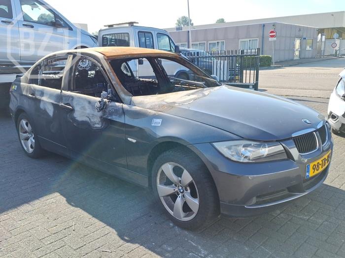 BMW 3 serie 318i 16V Samochód złomowany (2006, Szary)