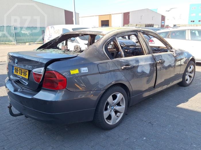 BMW 3 serie 318i 16V Samochód złomowany (2006, Szary)