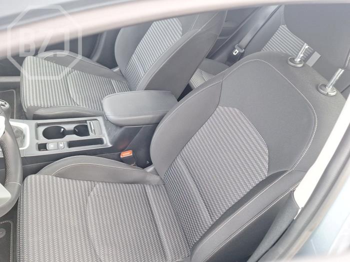 Kia Ceed Sportswagon 1.0i T-GDi 12V Skrotfordon (2022, METALLIC GRIJS)