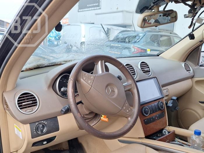 Mercedes ML II 3.5 350 4-Matic V6 24V Sloopvoertuig (2008, Metallic, Zwart)