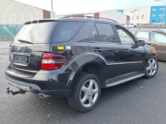 Mercedes ML II 3.5 350 4-Matic V6 24V Sloopvoertuig (2008, Metallic, Zwart)