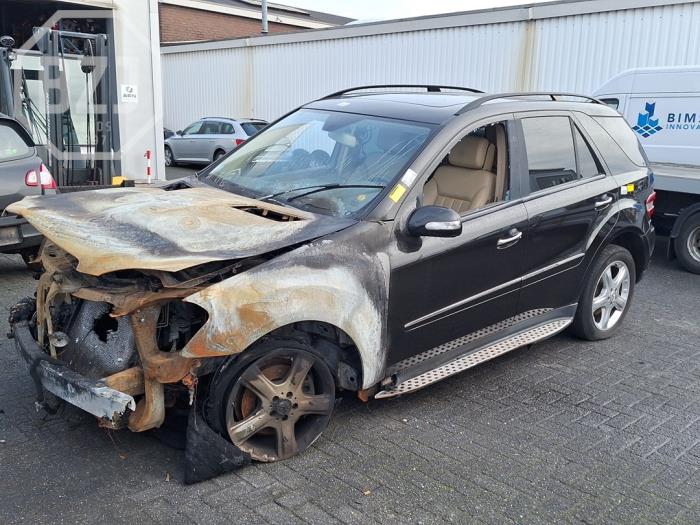 Mercedes ML II 3.5 350 4-Matic V6 24V Sloopvoertuig (2008, Metallic, Zwart)