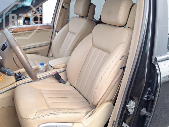 Mercedes ML II 3.5 350 4-Matic V6 24V Sloopvoertuig (2008, Metallic, Zwart)