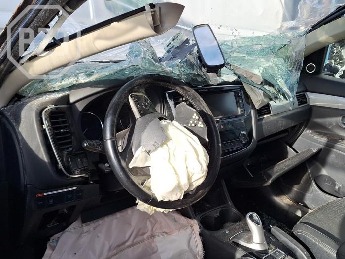 Mitsubishi Outlander 2.0 16V PHEV 4x4 Sloopvoertuig (2015, Zwart)