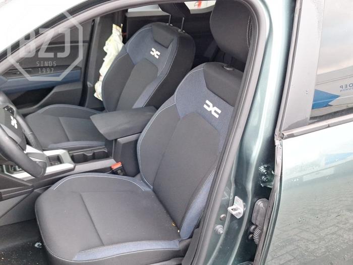 Dacia Duster 1.6 Hybrid 140 16V Sloopvoertuig (2025, Metallic, Groen)