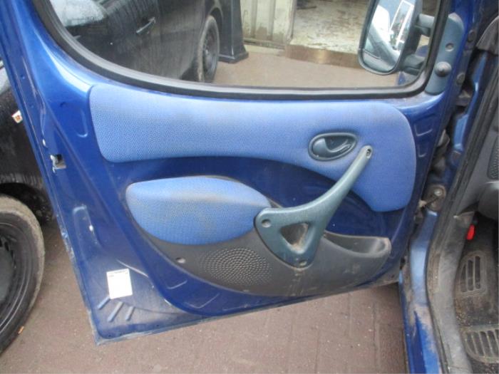 Fiat Doblo 1.6 16V Samochód złomowany (2002, Niebieski)