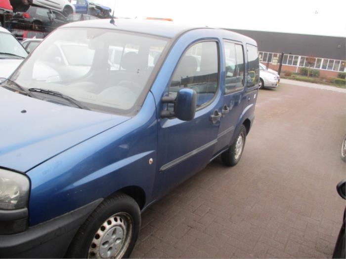 Fiat Doblo 1.6 16V Samochód złomowany (2002, Niebieski)