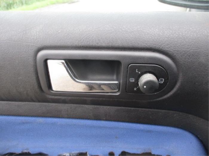 Volkswagen Golf IV 1.6 Skrotfordon (1998, ZWART)