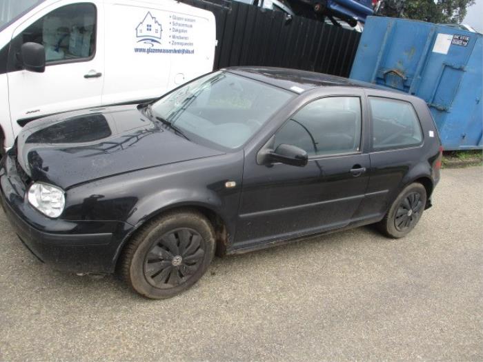 Volkswagen Golf IV 1.6 Skrotfordon (1998, ZWART)