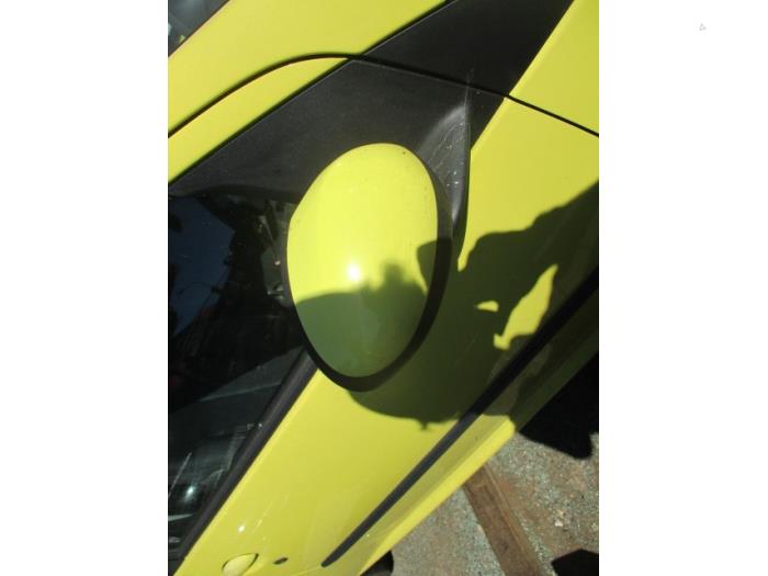 Peugeot 107 1.0 12V Samochód złomowany (2006, Zólty)