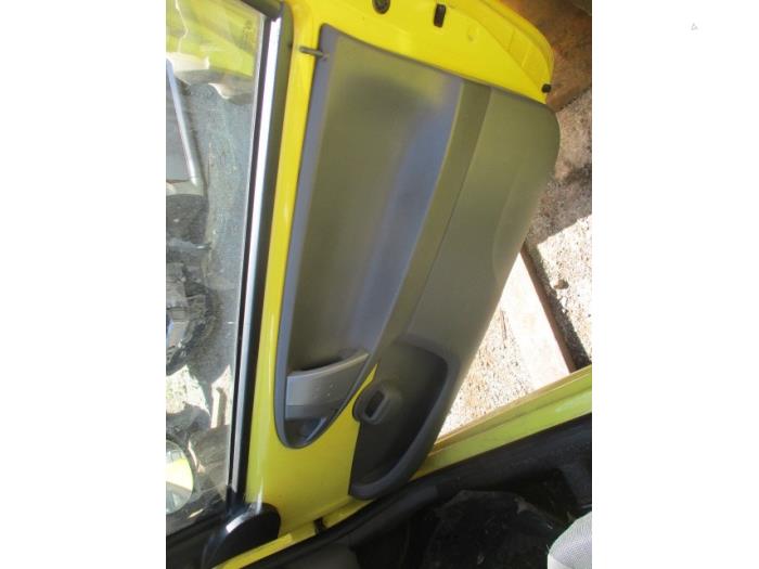 Peugeot 107 1.0 12V Samochód złomowany (2006, Zólty)