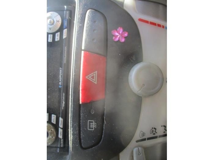 Peugeot 107 1.0 12V Samochód złomowany (2006, Zólty)