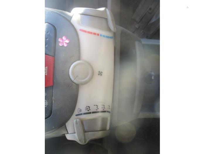 Peugeot 107 1.0 12V Samochód złomowany (2006, Zólty)