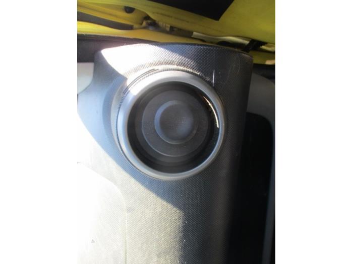 Peugeot 107 1.0 12V Samochód złomowany (2006, Zólty)