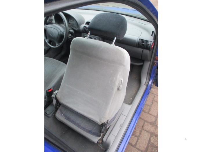 Opel Corsa B 1.4i Van Skrotfordon (1996, BLAUW)