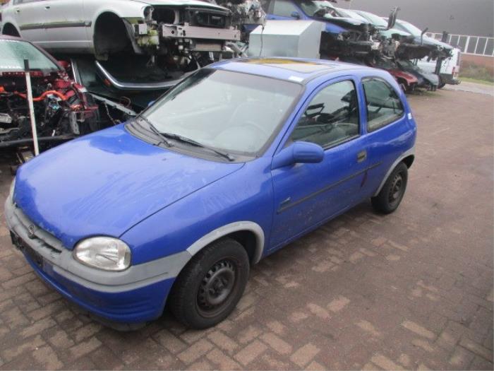 Opel Corsa B 1.4i Van Skrotfordon (1996, BLAUW)