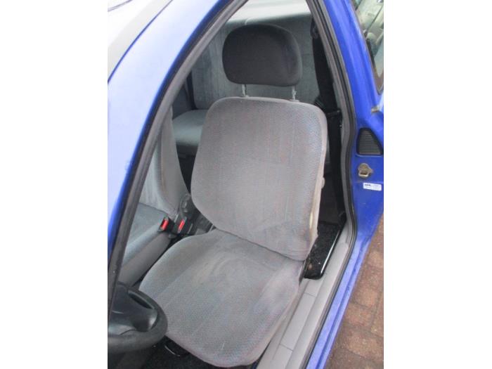 Opel Corsa B 1.4i Van Skrotfordon (1996, BLAUW)