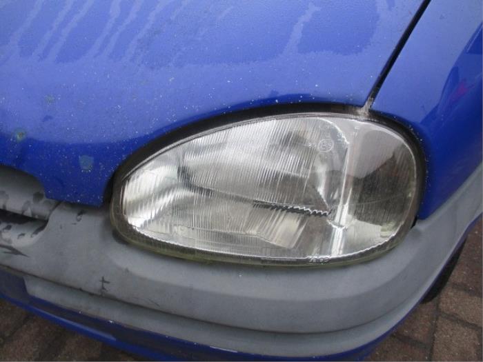 Opel Corsa B 1.4i Van Skrotfordon (1996, BLAUW)