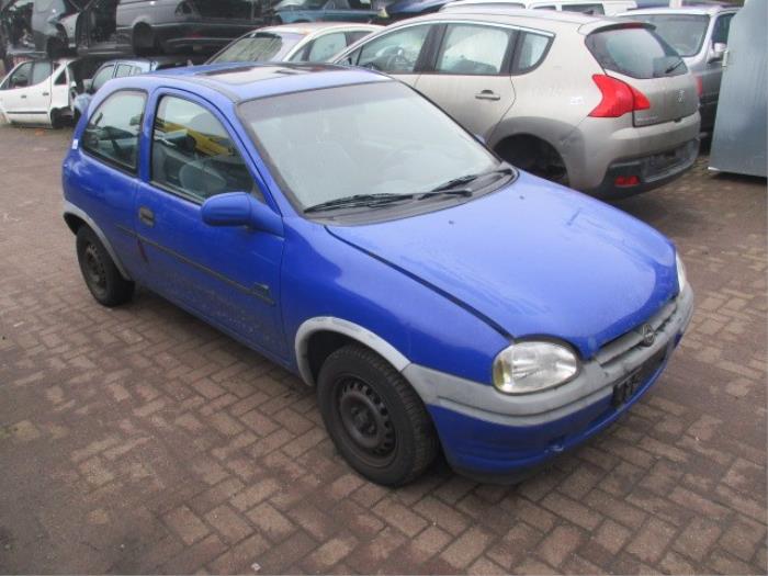 Opel Corsa B 1.4i Van Skrotfordon (1996, BLAUW)