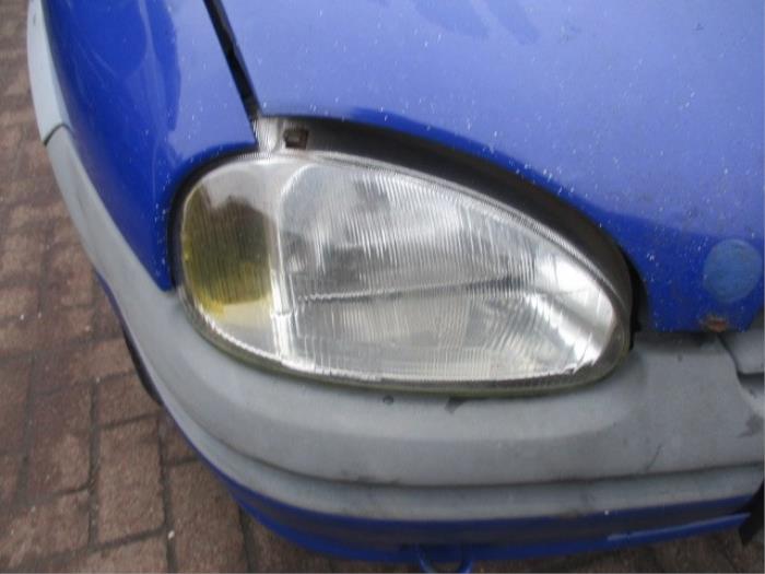 Opel Corsa B 1.4i Van Skrotfordon (1996, BLAUW)