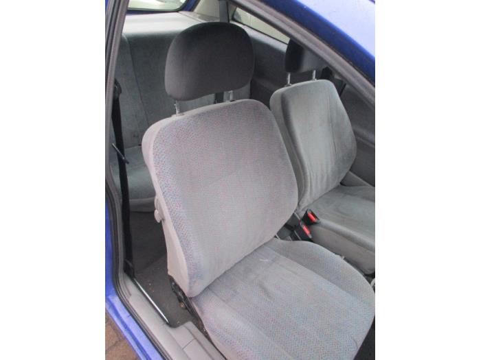 Opel Corsa B 1.4i Van Skrotfordon (1996, BLAUW)
