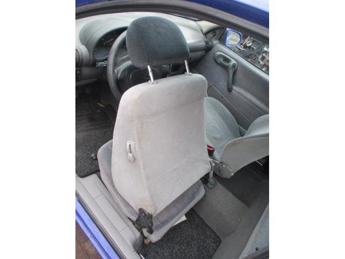 Opel Corsa B 1.4i Van Skrotfordon (1996, BLAUW)