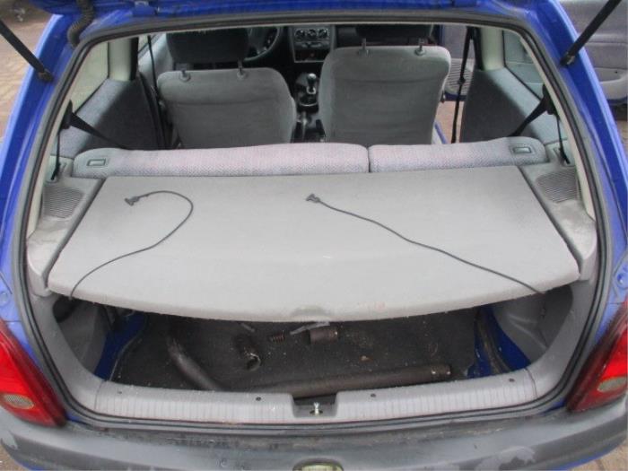 Opel Corsa B 1.4i Van Skrotfordon (1996, BLAUW)