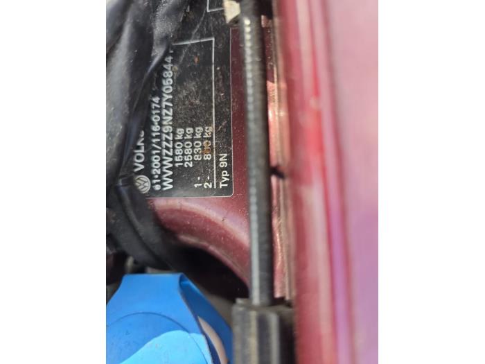 Volkswagen Polo IV 1.4 16V Skrotfordon (2006, ROOD)